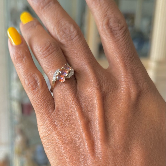 Elegant Gold and Silver Women's Ring - Picture 6 of 15